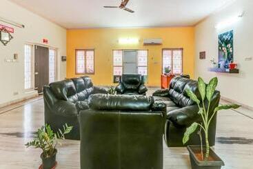 هتل Oyo Flagship 80564 The Central Guest House