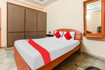 هتل Oyo Flagship 80564 The Central Guest House