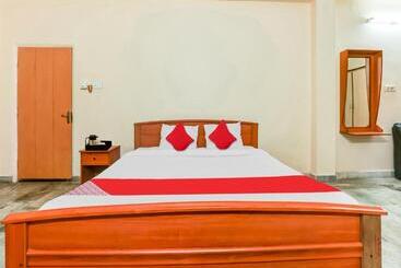 هتل Oyo Flagship 80564 The Central Guest House