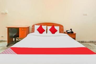 هتل Oyo Flagship 80564 The Central Guest House
