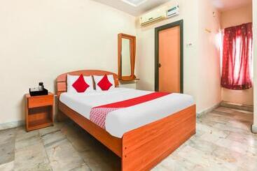 هتل Oyo Flagship 80564 The Central Guest House