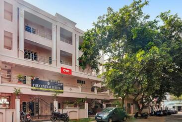 هتل Oyo Flagship 80564 The Central Guest House
