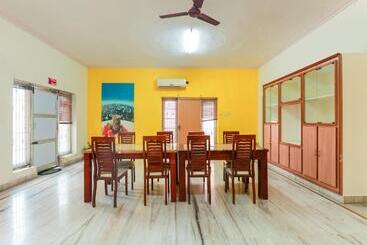 هتل Oyo Flagship 80564 The Central Guest House