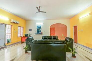 هتل Oyo Flagship 80564 The Central Guest House