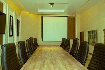 هتل Tn Max Luxury Home