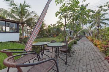 Urbanview Hotel Khayrizsan Tasikmalaya By Reddoorz
