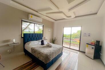پانسیون Casa Garitas Guesthouse & Car Rental   Free Sjo Airport Shuttle