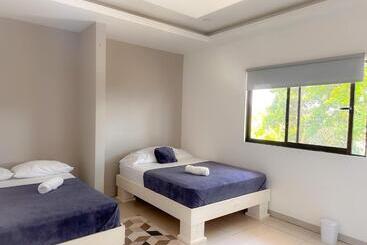 پانسیون Casa Garitas Guesthouse & Car Rental   Free Sjo Airport Shuttle