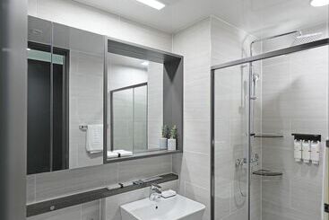 Y Collection By Uh Flat Osiria