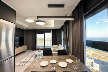 Y Collection By Uh Flat Osiria