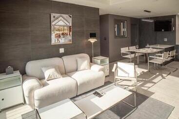 Y Collection By Uh Flat Osiria