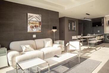 Y Collection By Uh Flat Osiria