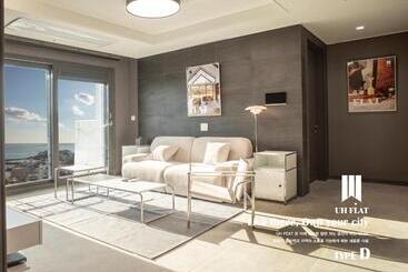 Y Collection By Uh Flat Osiria
