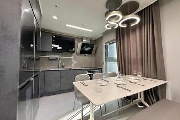 Y Collection By Uh Flat Osiria