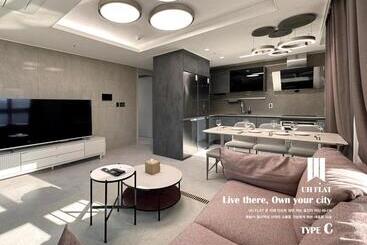 Y Collection By Uh Flat Osiria