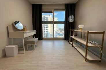 Y Collection By Uh Flat Osiria