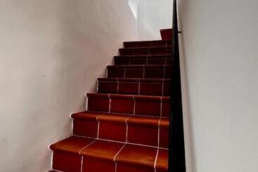 تختخواب و صبحانه Lb Home