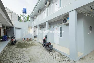 هتل Atiq Homestay Syariah Mitra Reddoorz