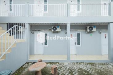 هتل Atiq Homestay Syariah Mitra Reddoorz
