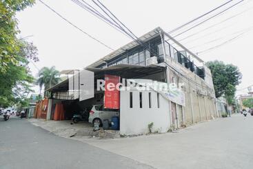 هتل Bright Residence Near Itc Mangga Dua Mitra Reddoorz