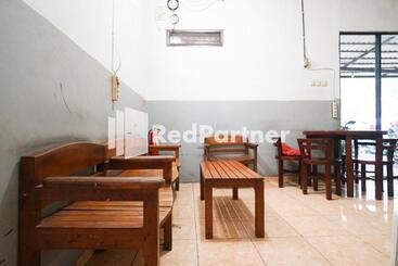 هتل Bright Residence Near Itc Mangga Dua Mitra Reddoorz