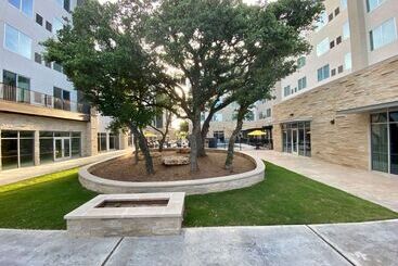 Cambria Hotel Austin Uptown Near The Domain