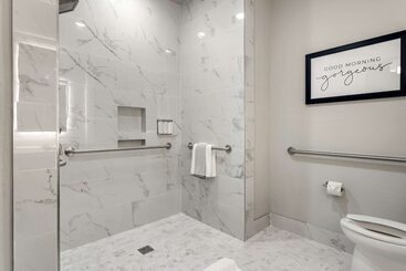 Cambria Hotel Austin Uptown Near The Domain