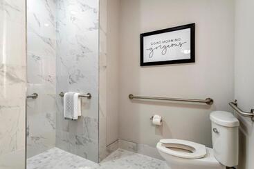 Cambria Hotel Austin Uptown Near The Domain
