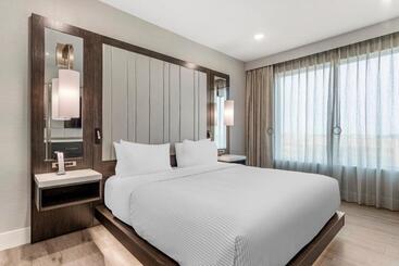 Cambria Hotel Austin Uptown Near The Domain