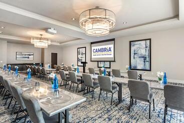 Cambria Hotel Austin Uptown Near The Domain