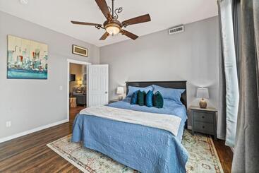 هتل Modern Condo Inside The Historic St Regis
