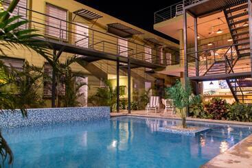 هتل Oasis Tropical