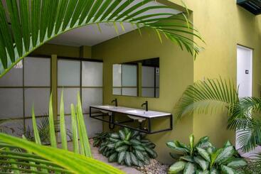 هتل Oasis Tropical