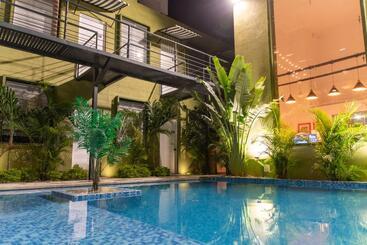 هتل Oasis Tropical
