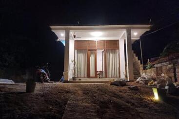 هتل Sparrow Villa Mirissa