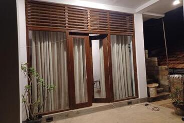 هتل Sparrow Villa Mirissa