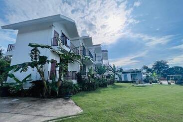 هتل White Seaview Residence
