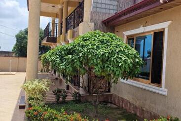 پانسیون Okf Obouba Apartment
