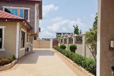 پانسیون Okf Obouba Apartment