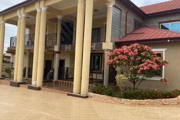 پانسیون Okf Obouba Apartment