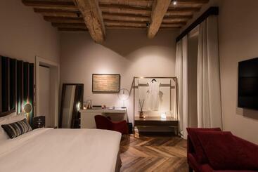 پانسیون Times Suites