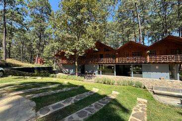 Pine Tree Mazamitla Hotel Boutique & Cabañas