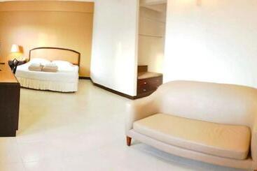 هاستل Tinidee Inn Ranong