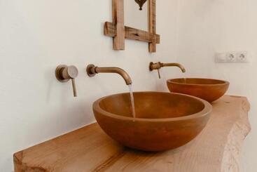 تختخواب و صبحانه Finca Elements