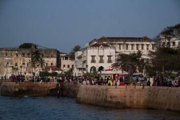 تختخواب و صبحانه La Neisha Hotel Zanzibar