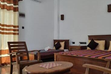 酒店 Dhammika Beach Palace