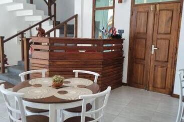 酒店 Dhammika Beach Palace