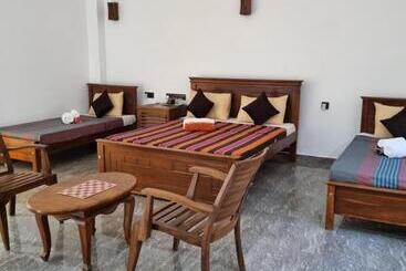 酒店 Dhammika Beach Palace