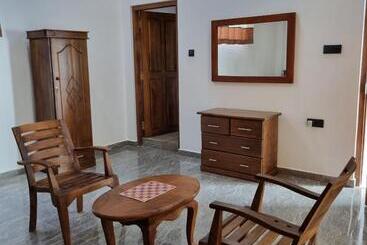 酒店 Dhammika Beach Palace