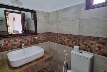 酒店 Dhammika Beach Palace